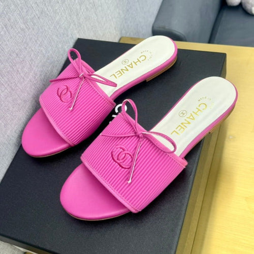 BOW SLIPPERS IN BRIGHT PINK LAMBSKIN