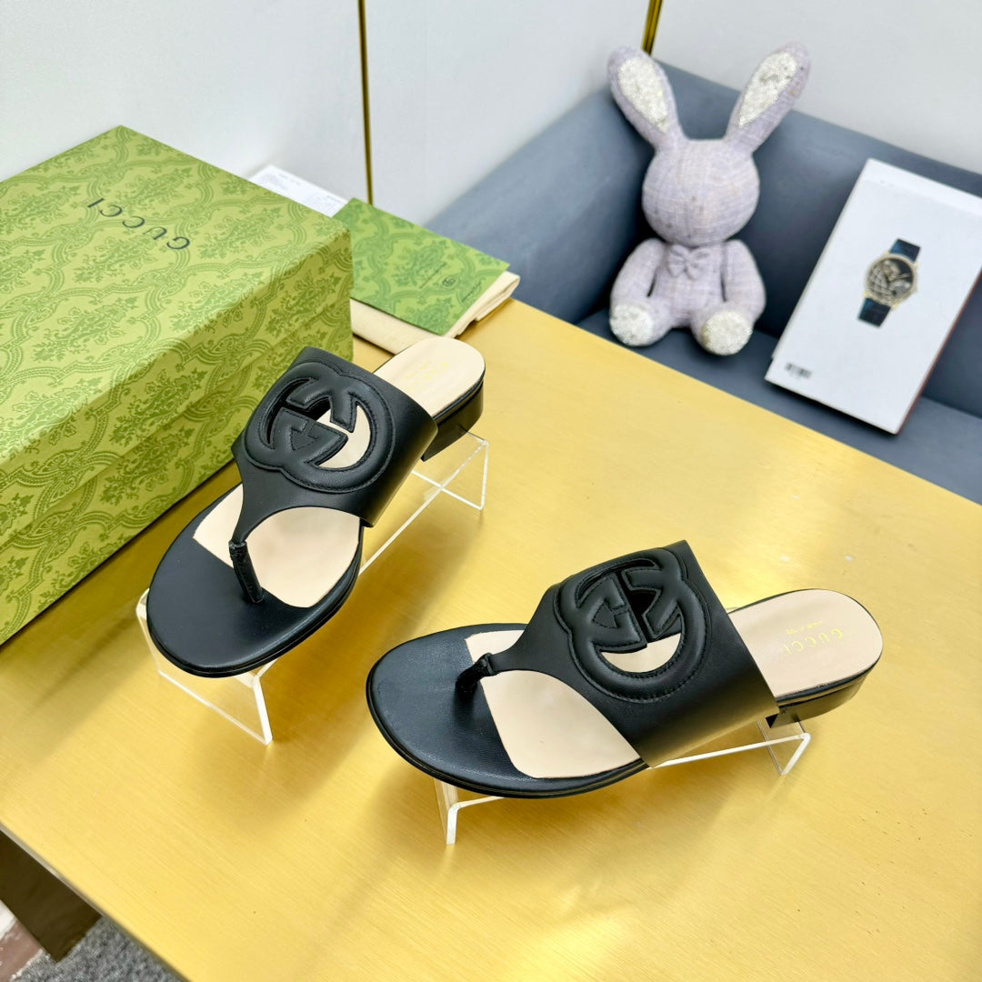 BLONDIE THONG SANDAL IN BLACK LAMBSKIN