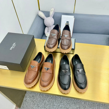 LOAFER WITH TRIANGLE LOGO IN BLACK CALFSKIN