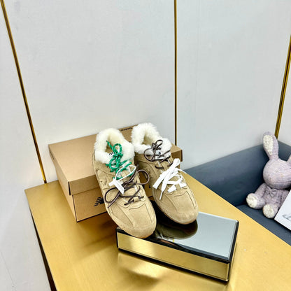 MIUXNB 530 SNEAKERS IN DARK BEIGE SUEDE SHEARLING