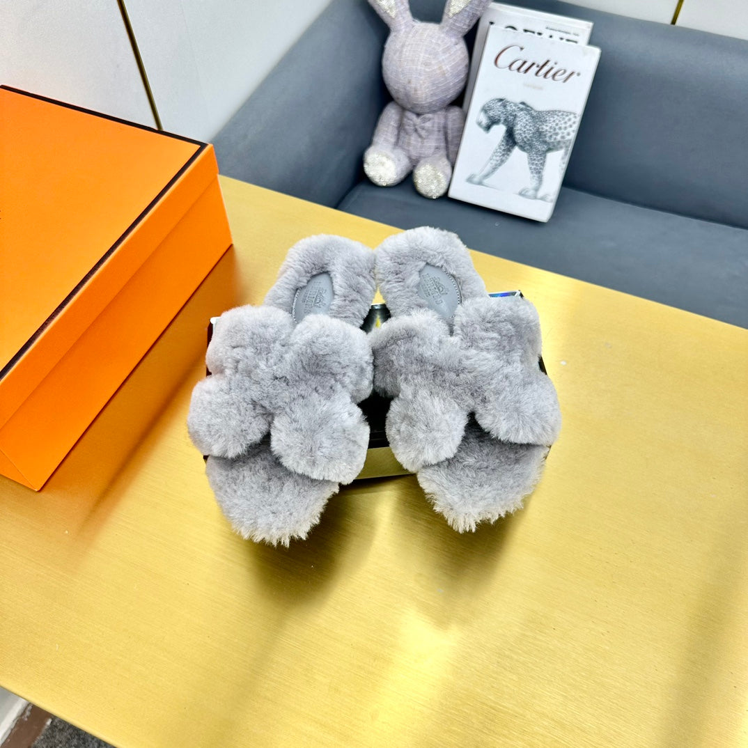 0RAN SHEARLING SANDALS SILVER GRAY