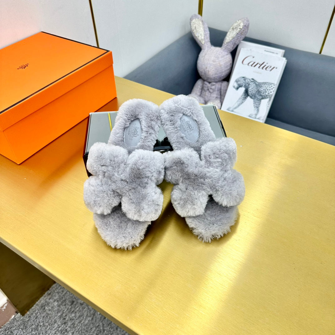0RAN SHEARLING SANDALS SILVER GRAY