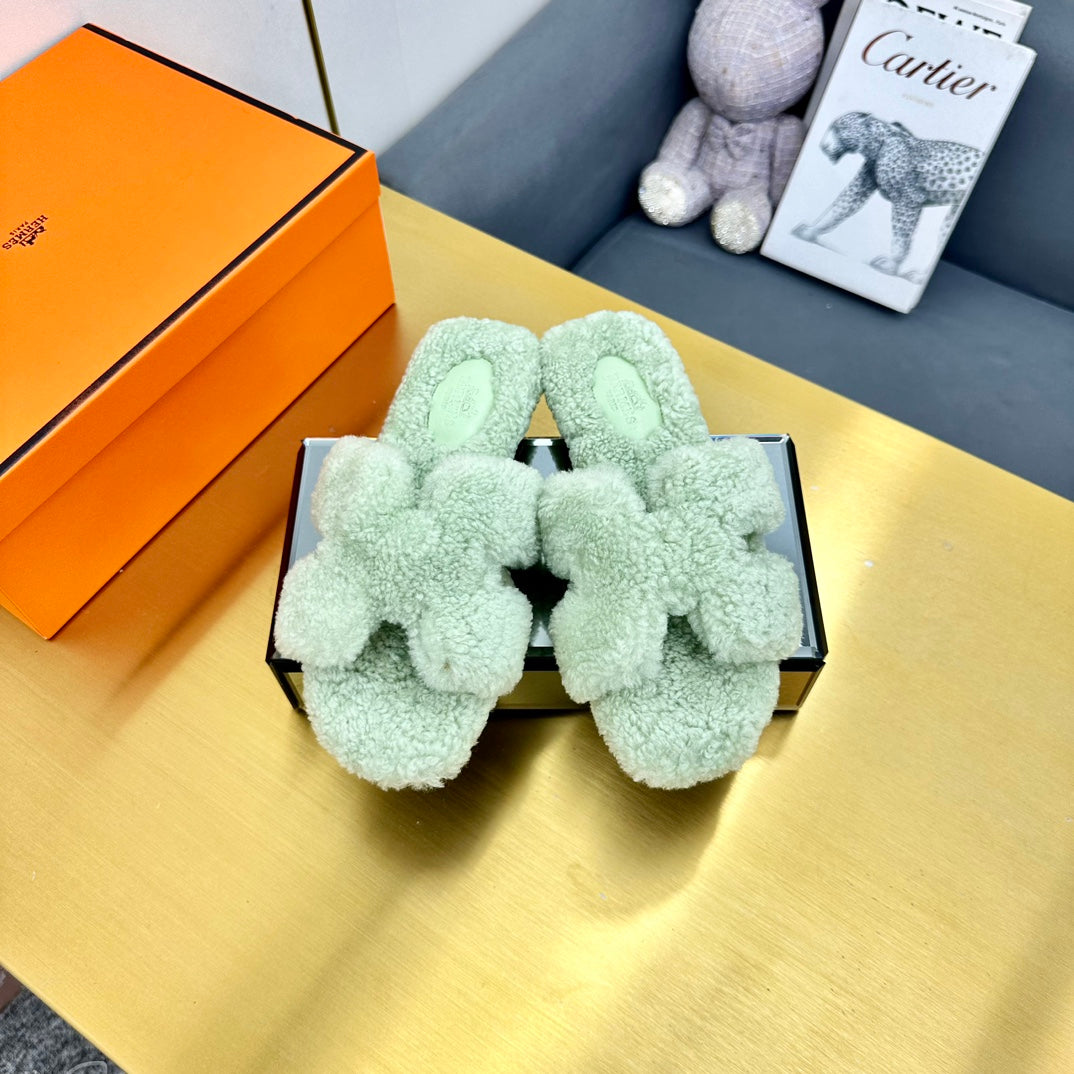 0RAN SHEARLING SANDALS PASTEL GREEN