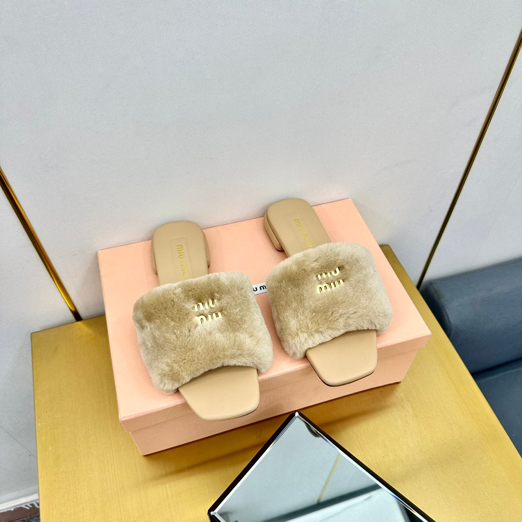 BEIGE SLIPPERS LAMB FUR