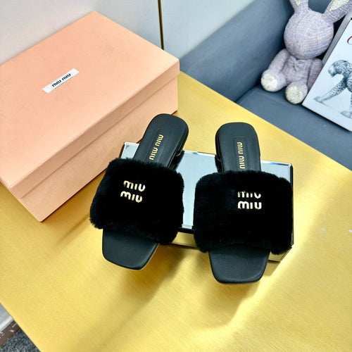 BLACK SLIPPERS LAMB FUR