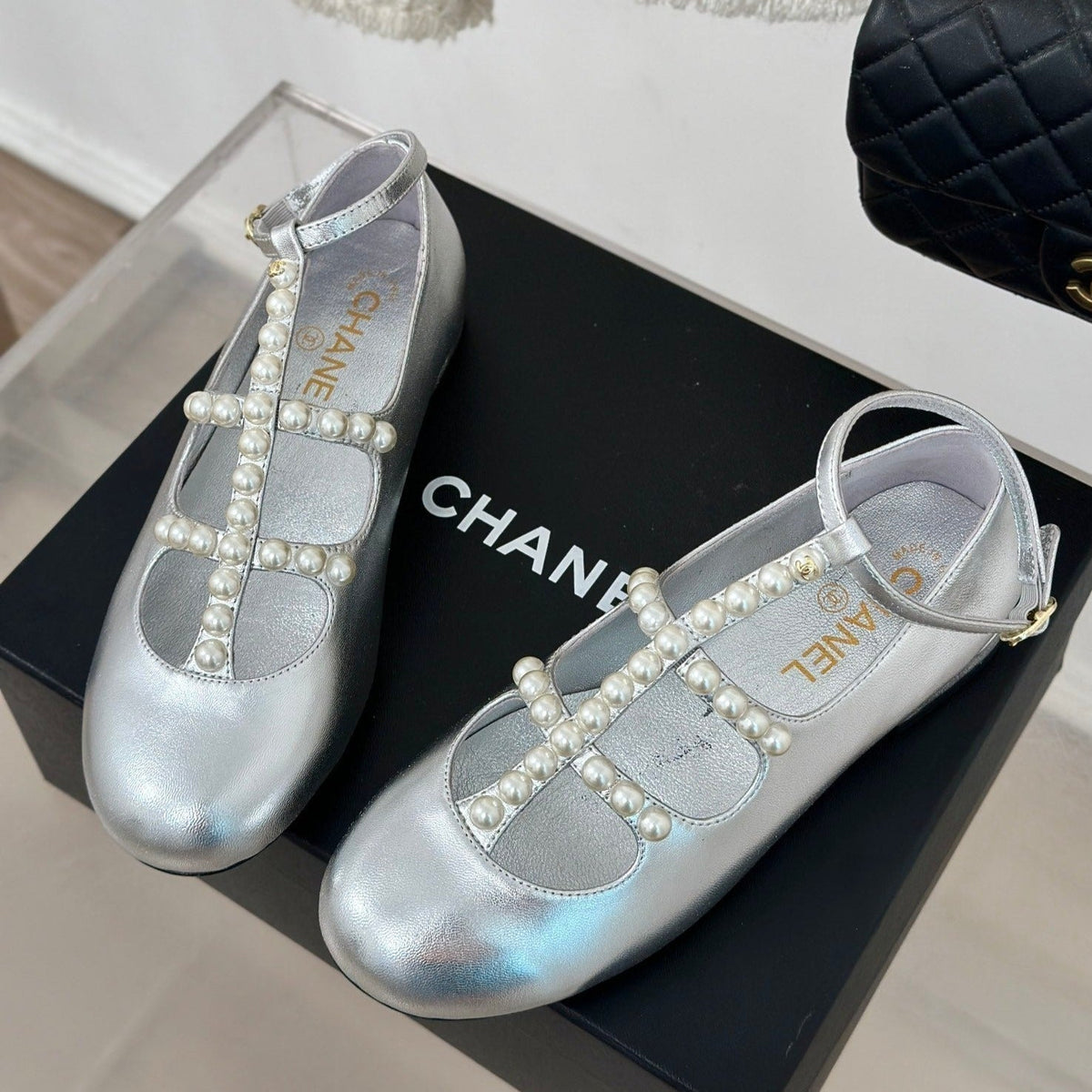 MARY JANES SHOES SILVER GOATSKIN WITH FAUX PEARL