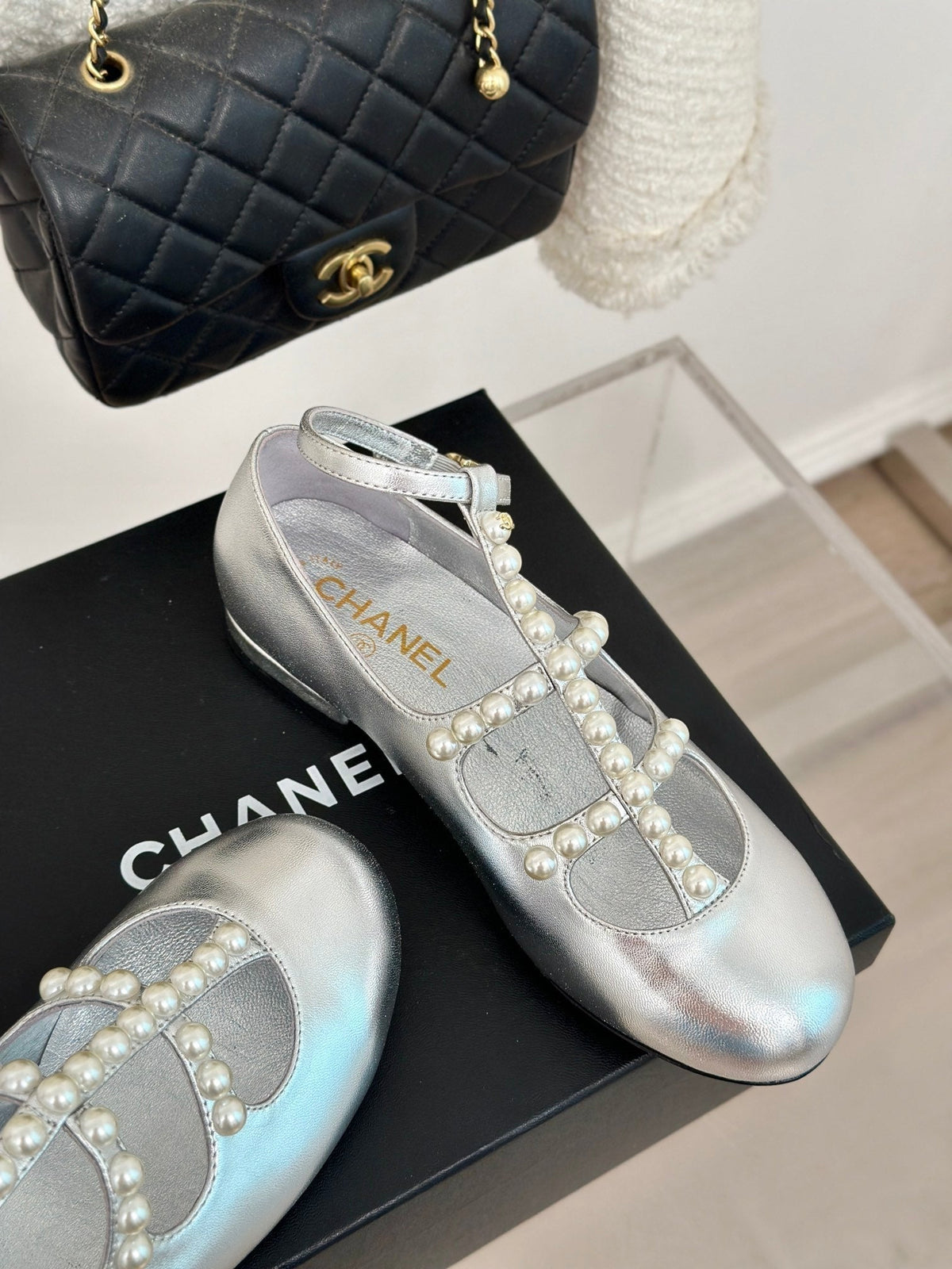 MARY JANES SHOES SILVER GOATSKIN WITH FAUX PEARL