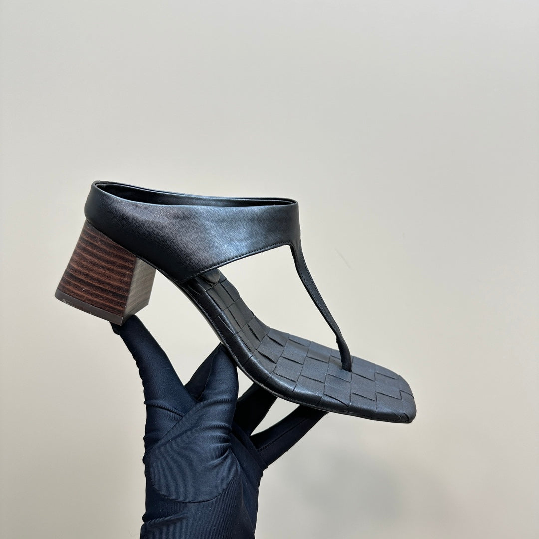 MARELLA THONG IN BLACK LEATHER WITH SIGNATURE INTRECCIATO INSOLE 55 MM