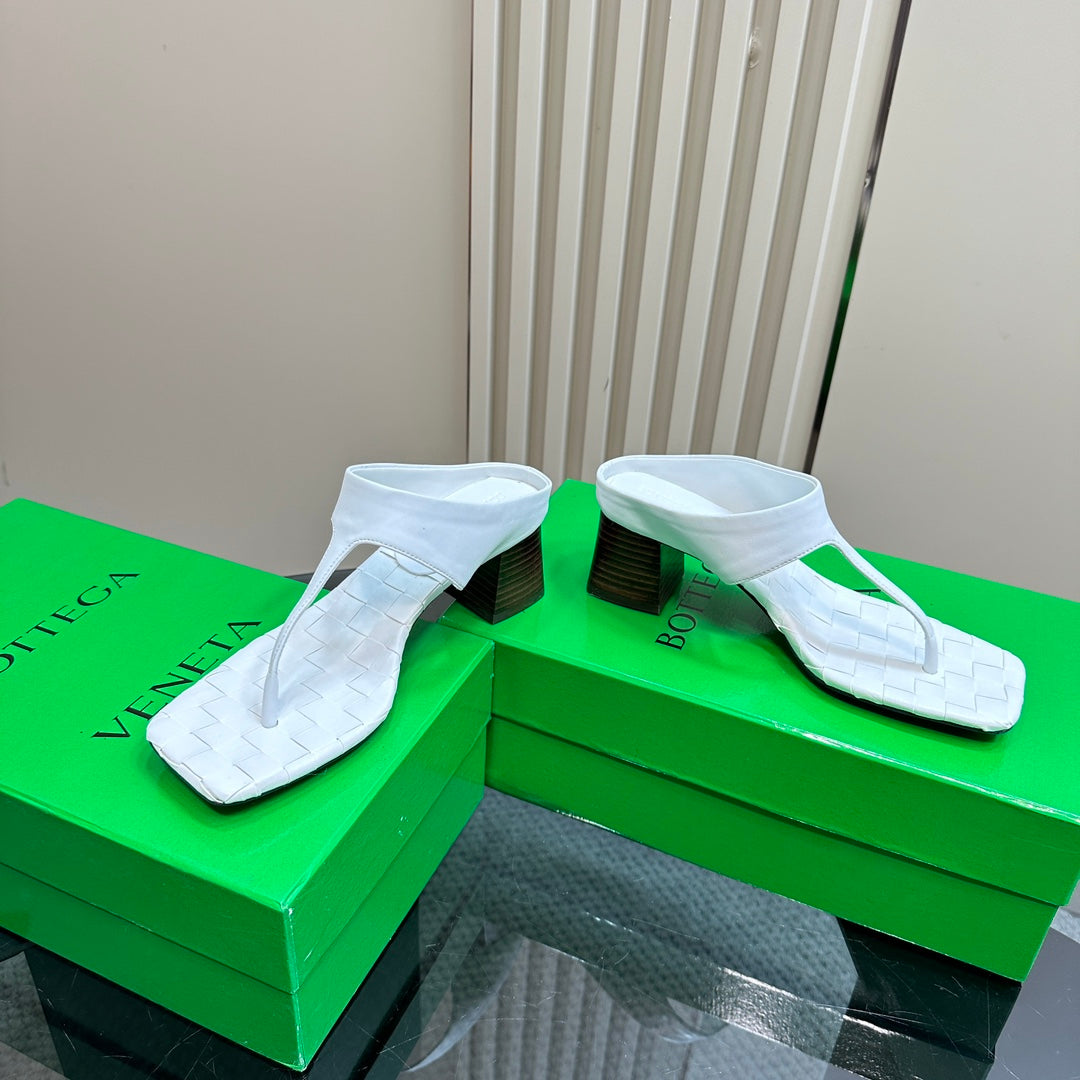 MARELLA THONG IN WHITE LEATHER WITH SIGNATURE INTRECCIATO INSOLE 55 MM