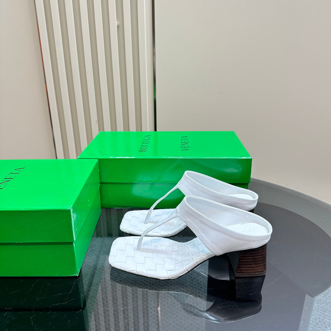 MARELLA THONG IN WHITE LEATHER WITH SIGNATURE INTRECCIATO INSOLE 55 MM