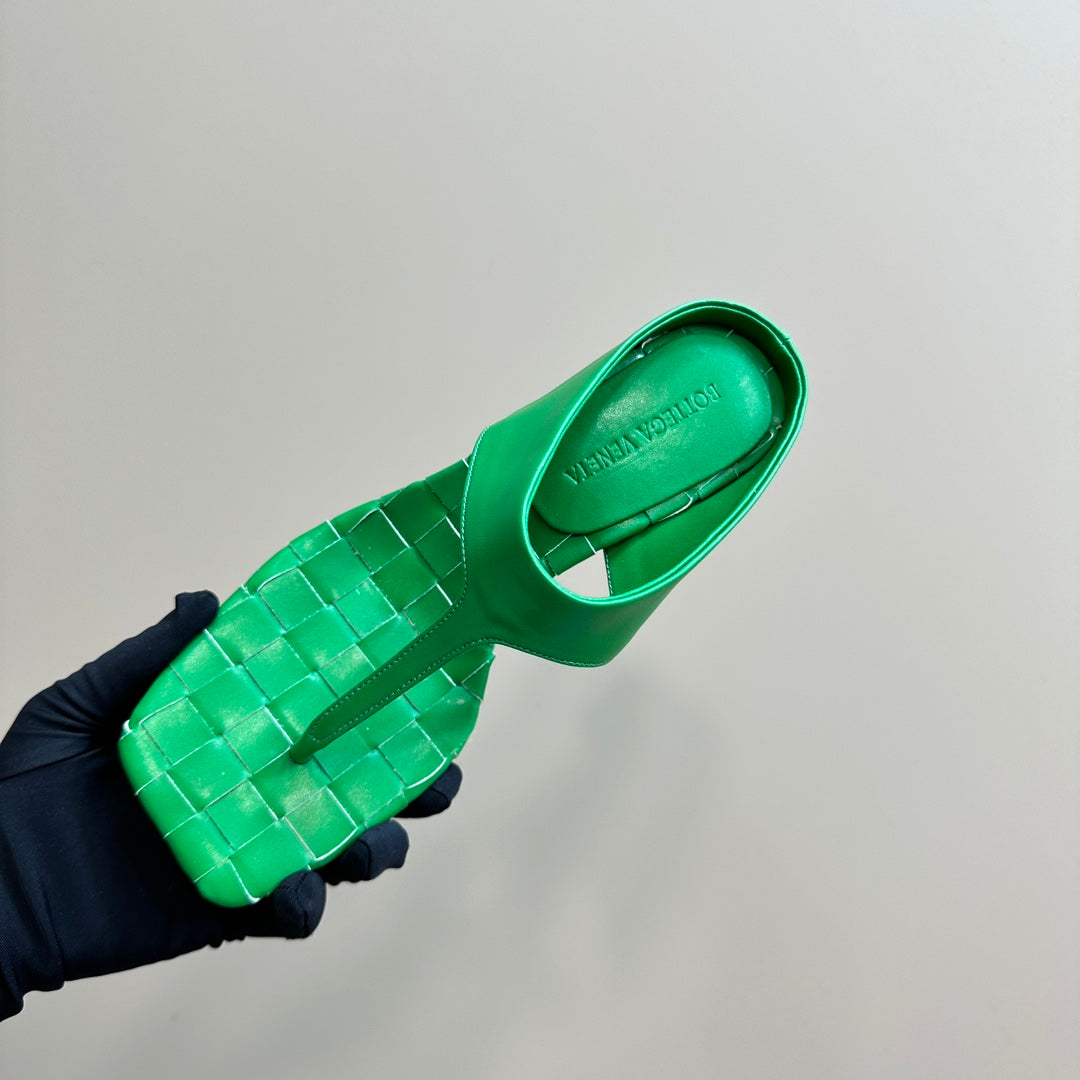 MARELLA THONG IN SHAMROCK GREEN LEATHER WITH SIGNATURE INTRECCIATO INSOLE 55 MM