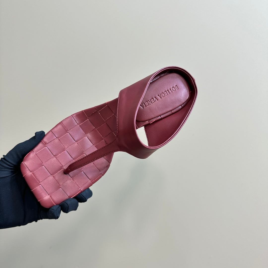 MARELLA THONG IN CURRANT RED LEATHER WITH SIGNATURE INTRECCIATO INSOLE 55 MM
