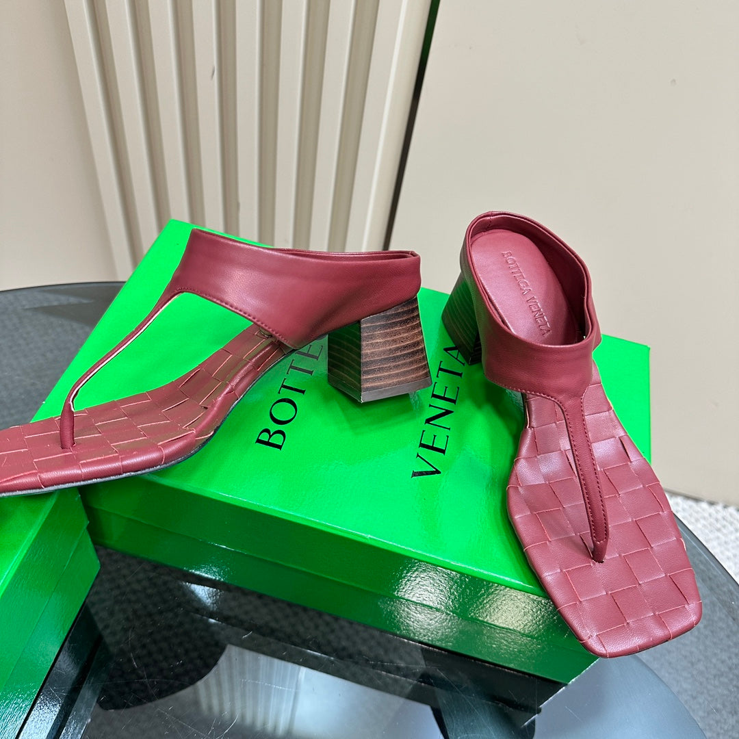MARELLA THONG IN CURRANT RED LEATHER WITH SIGNATURE INTRECCIATO INSOLE 55 MM
