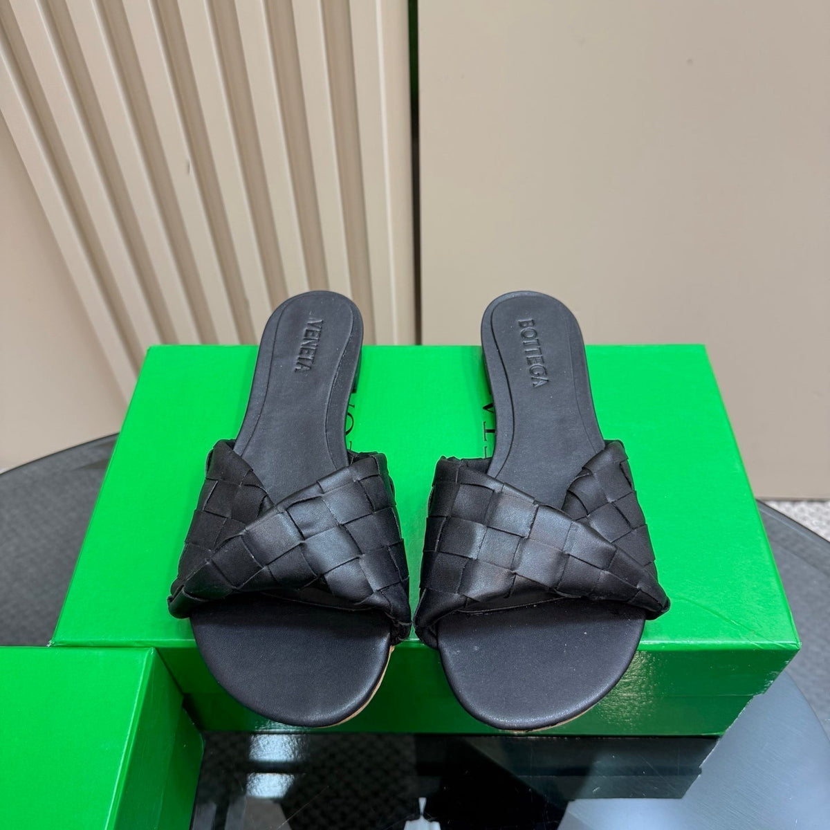 BLINK FLAT MULE IN BLACK INTRECCIATO LEATHER