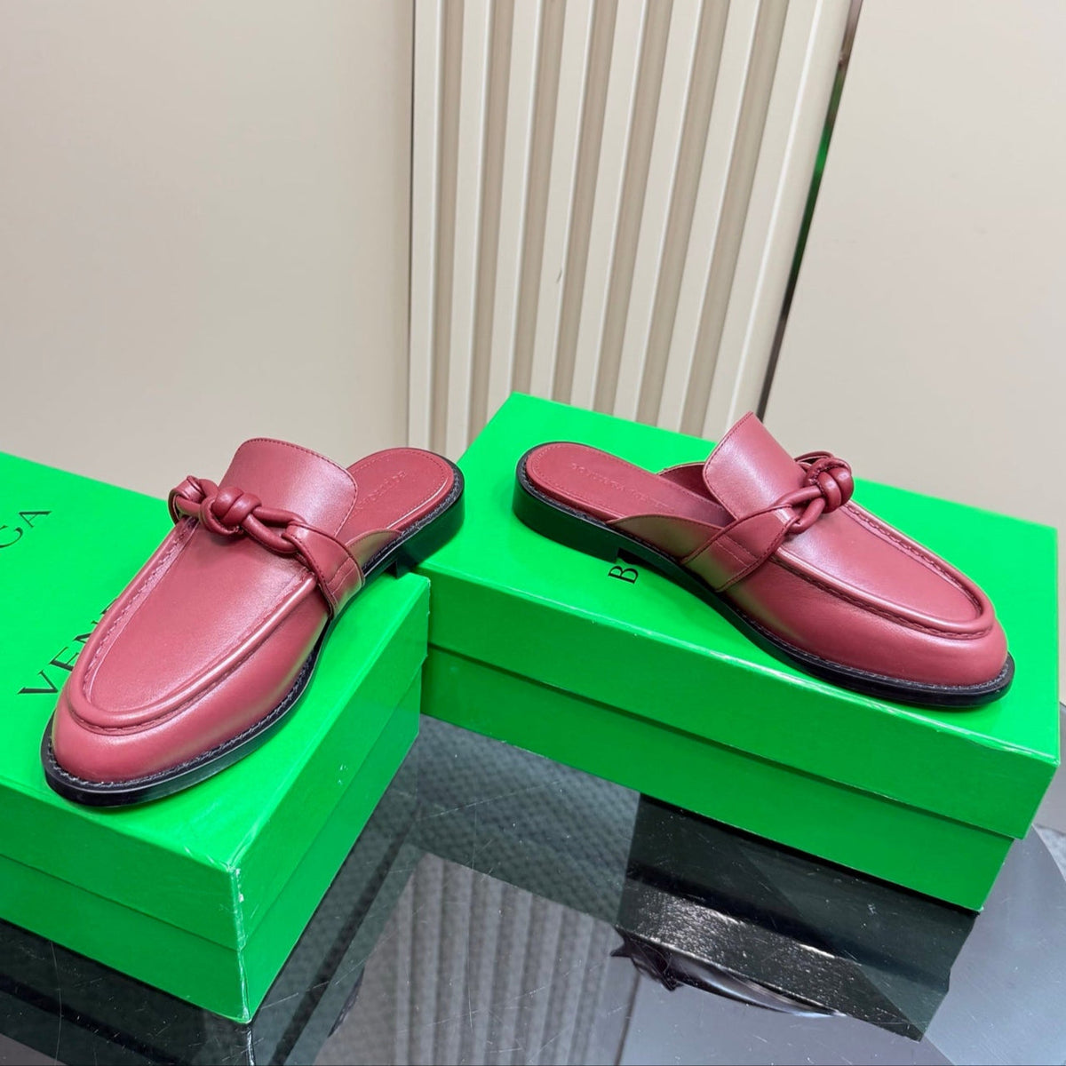 ASTAIRE MULE IN BERRY RED CALFSKIN