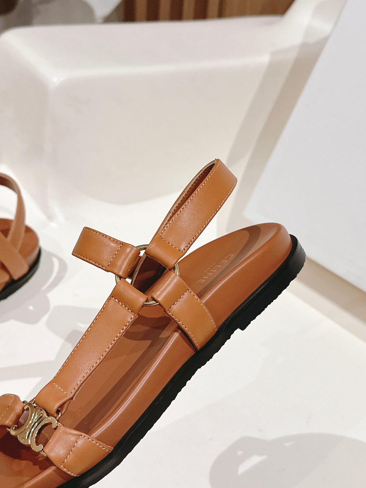 MAUD SANDAL WITH TRIOMPHE IN LIGHT CARAMEL BROWN CALFSKIN