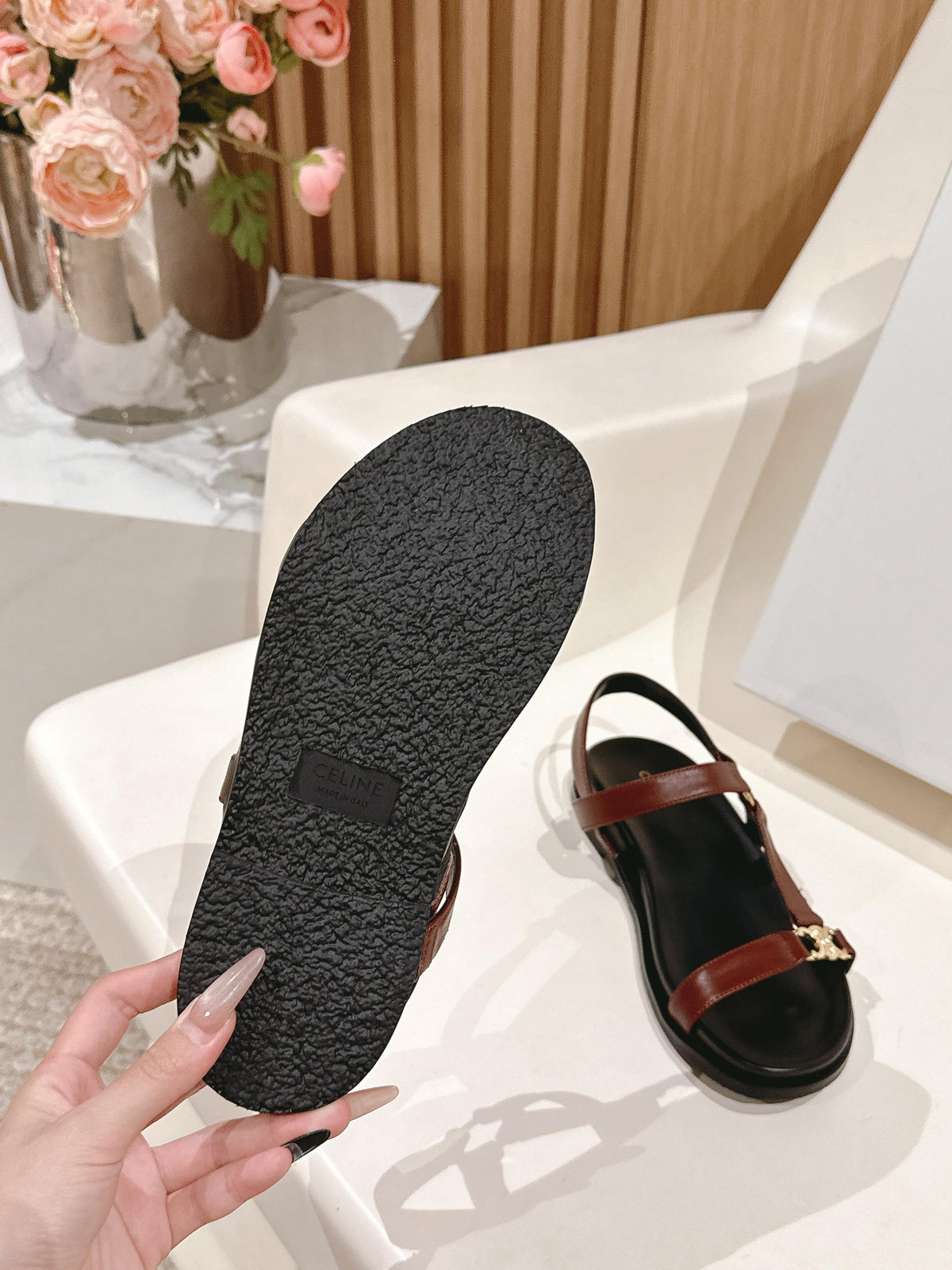 MAUD SANDAL WITH TRIOMPHE IN RUST BROWN CALFSKIN