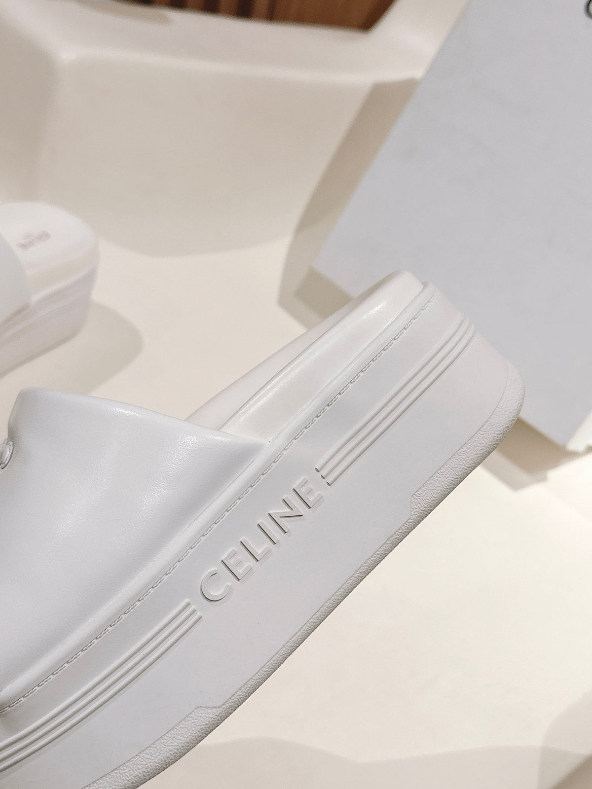 BLOCK SLIDE WITH TRIOMPHE IN WHITE SMOOTH LAMBSKIN