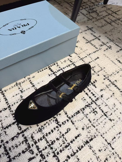 MARY JANE FLAT WITH TRIANGLE LOGO IN BLACK VELVET