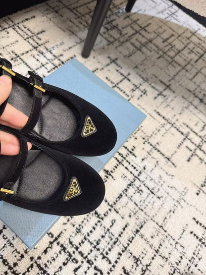 MARY JANE FLAT WITH TRIANGLE LOGO IN BLACK VELVET