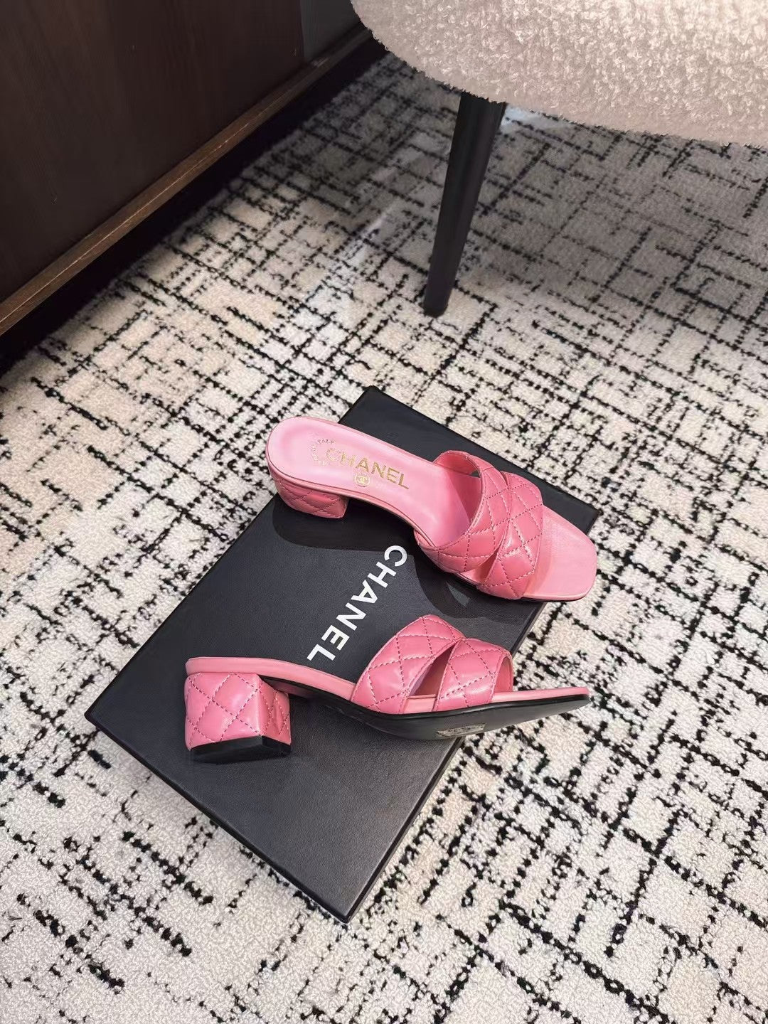 MID HEEL MULES IN BRIGHT PINK SHEEPSKIN