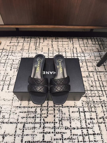 MID HEEL MULES IN BLACK SHEEPSKIN