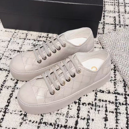 BISCUIT SNEAKERS IN PALE GRAY CALFSKIN