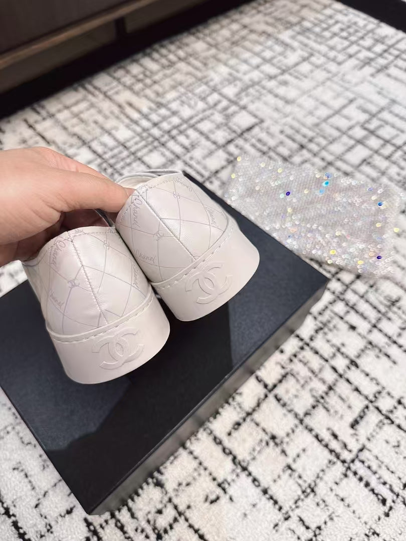 BISCUIT SNEAKERS IN PALE GRAY CALFSKIN