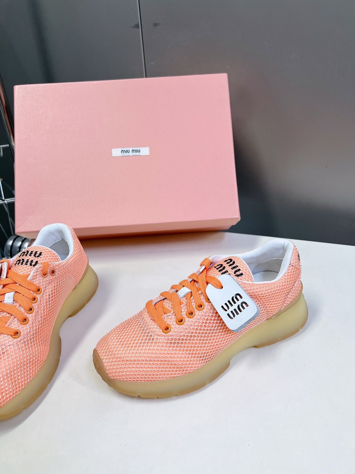 BASIC SNEAKERS IN LIGHT ORANGE MESH