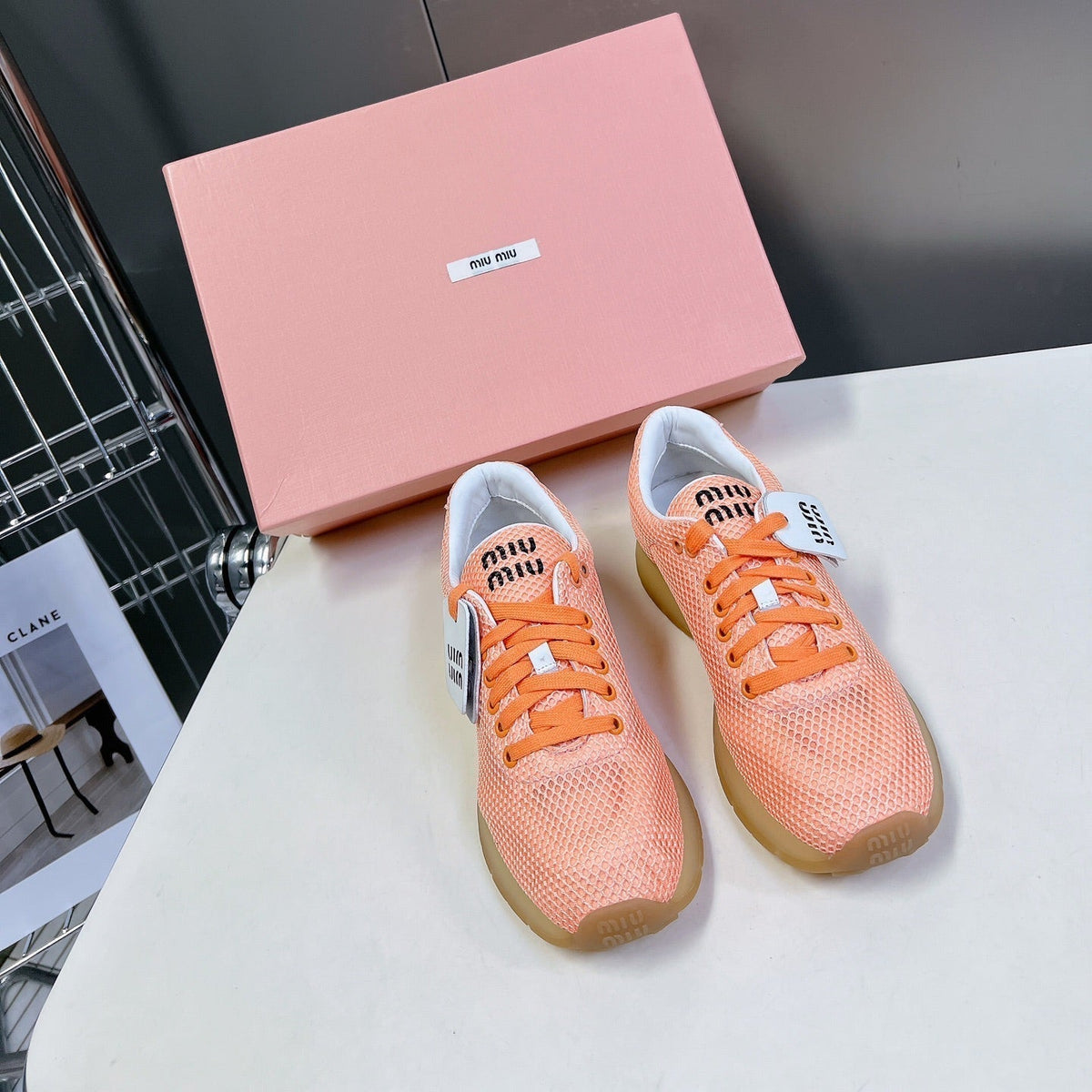 BASIC SNEAKERS IN LIGHT ORANGE MESH