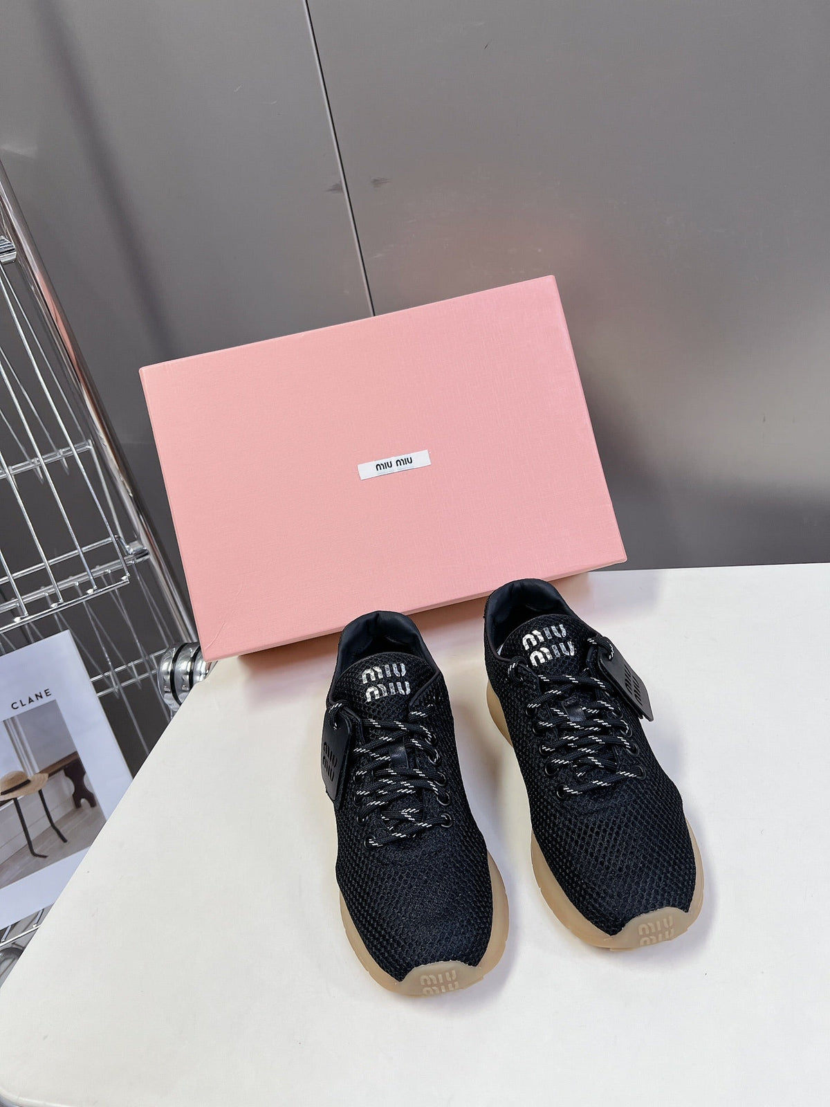 BASIC SNEAKERS IN BLACK MESH