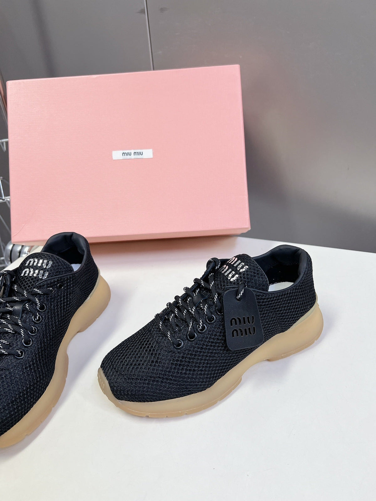BASIC SNEAKERS IN BLACK MESH
