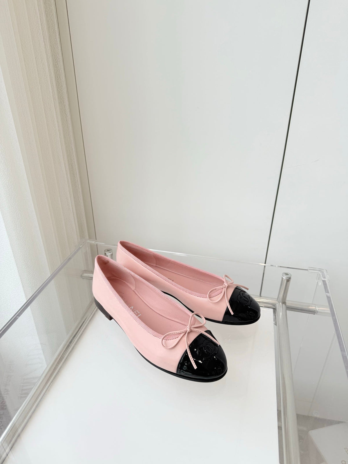 BALLET FLAT IN BABY PINK MIX BLACK CALFSKIN