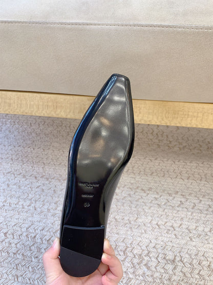 LOAFERS WITH GOLD HARDWARE IN BLACK GLOSSY CALFSKIN