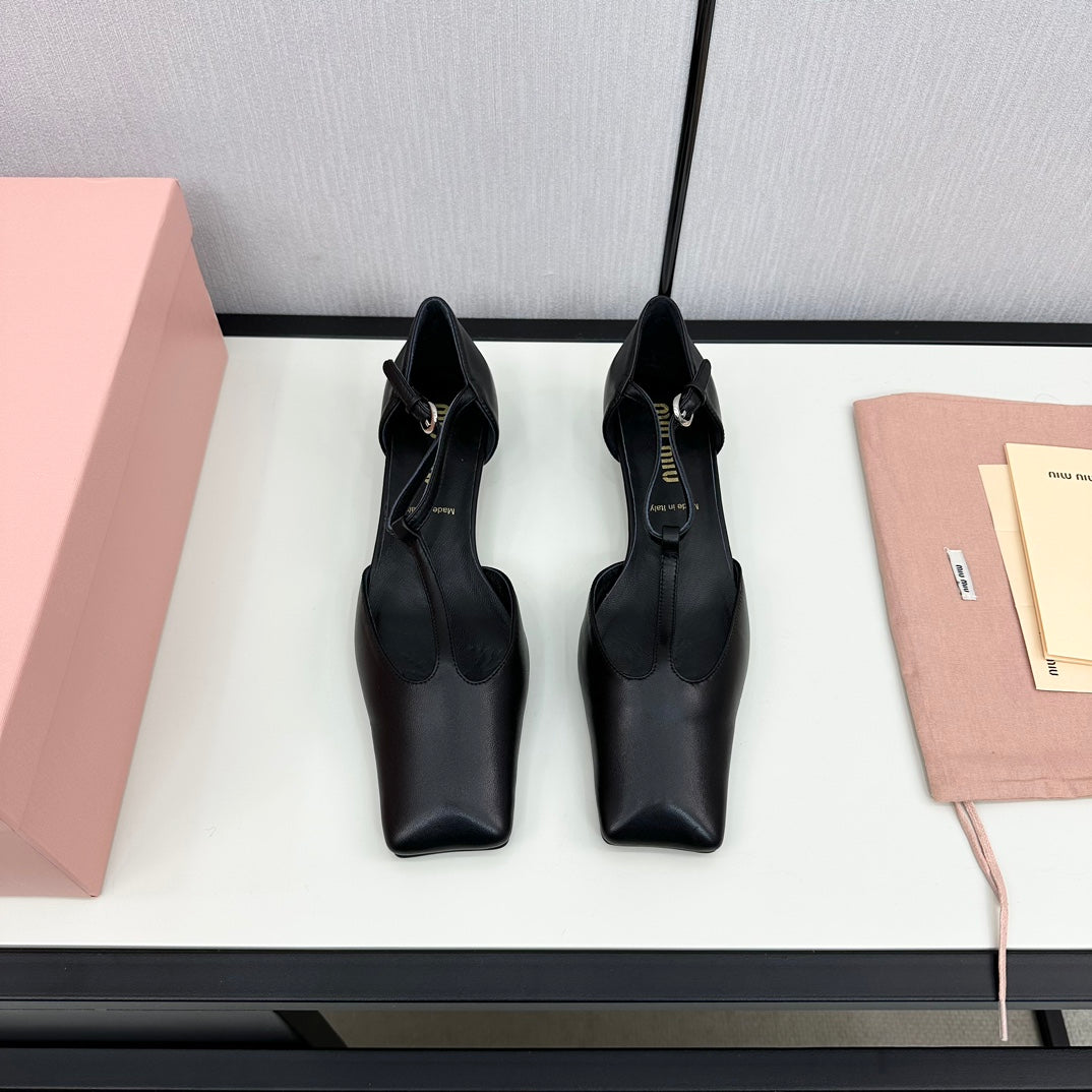BALLET SANDAL BLACK LAMBSKIN WITH T-STRAP