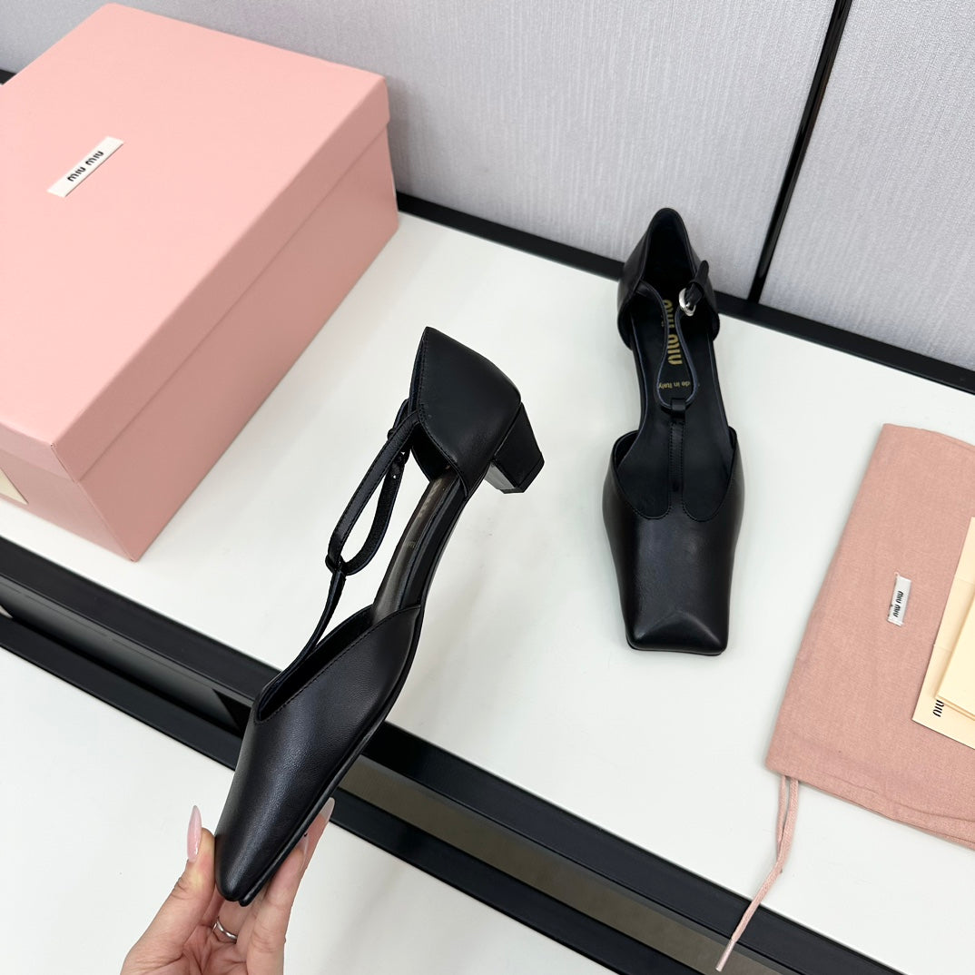 BALLET SANDAL BLACK LAMBSKIN WITH T-STRAP