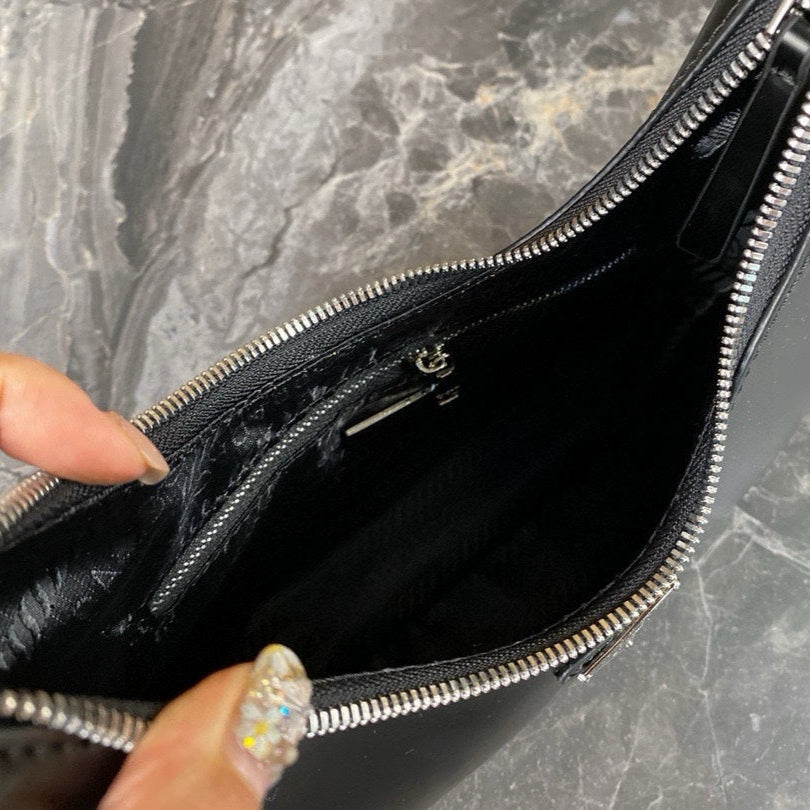 CLEO SHOULDER BAG 30 IN BLACK GLOSSY CALFSKIN