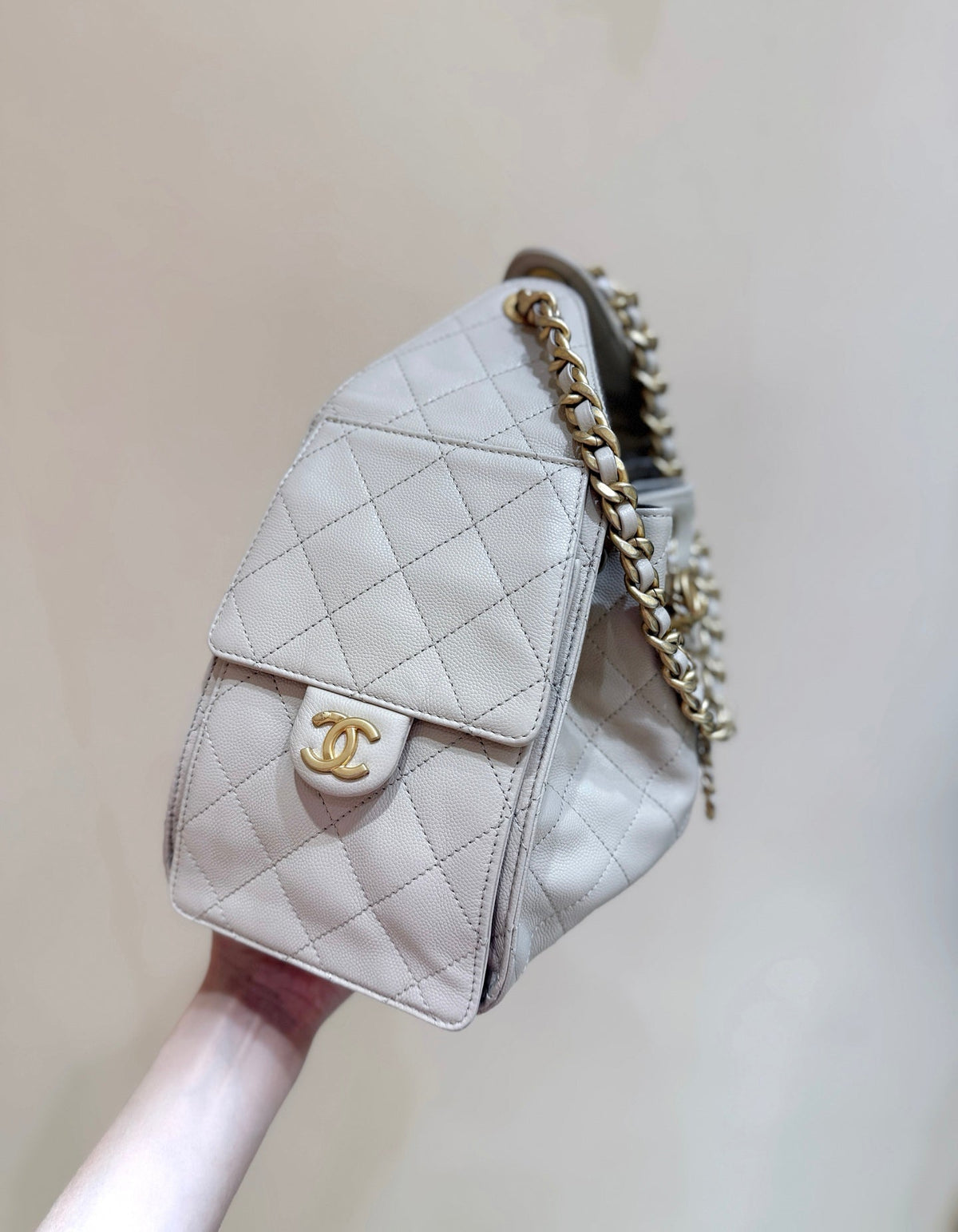 CHANEL 25 HANDBAG IN CREAM SMALL GOLD HARDWARE