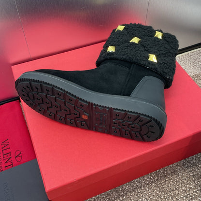 ANKLE STUDDED BOOTS IN BLACK SUEDE AND SHEARLING LINING