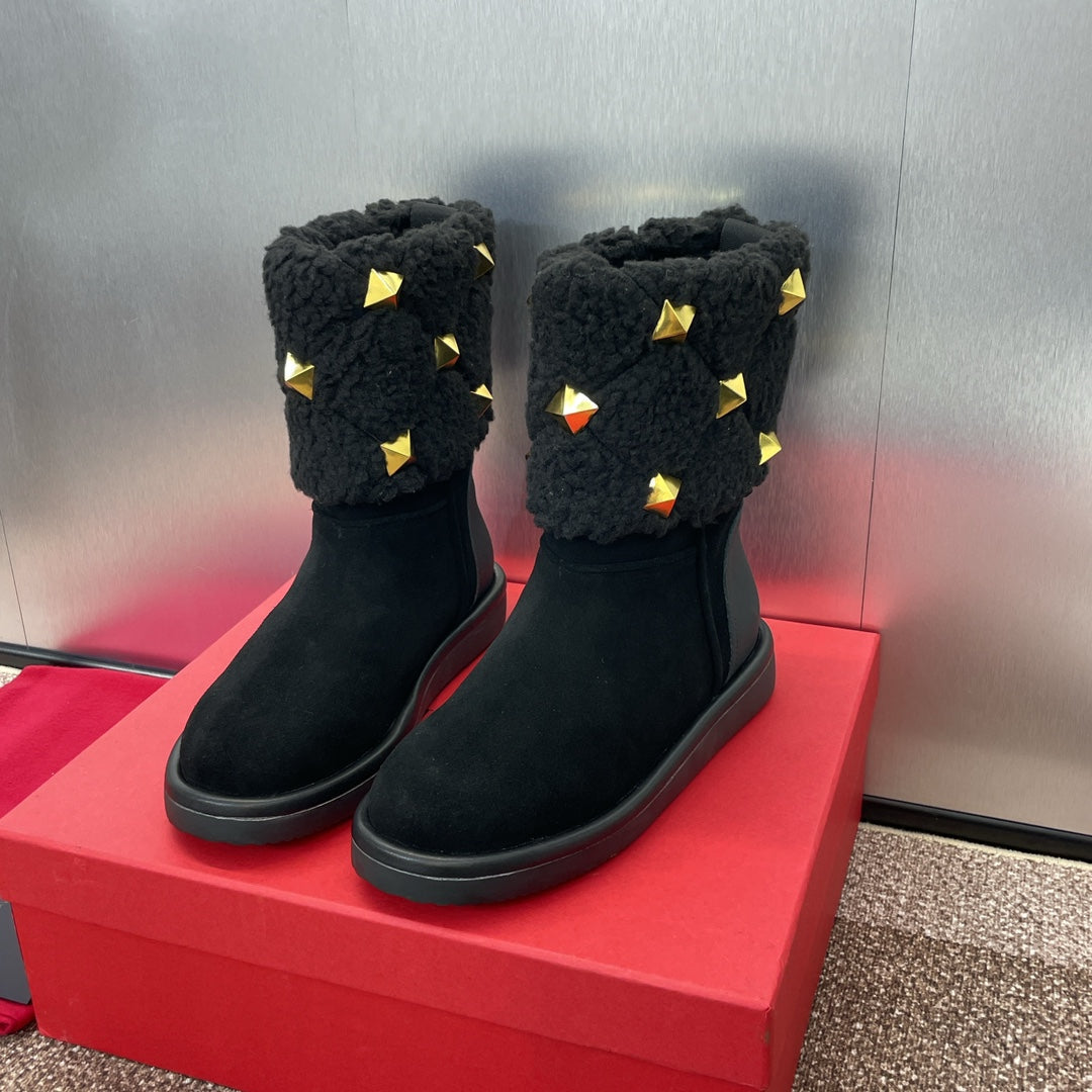 ANKLE STUDDED BOOTS IN BLACK SUEDE AND SHEARLING LINING