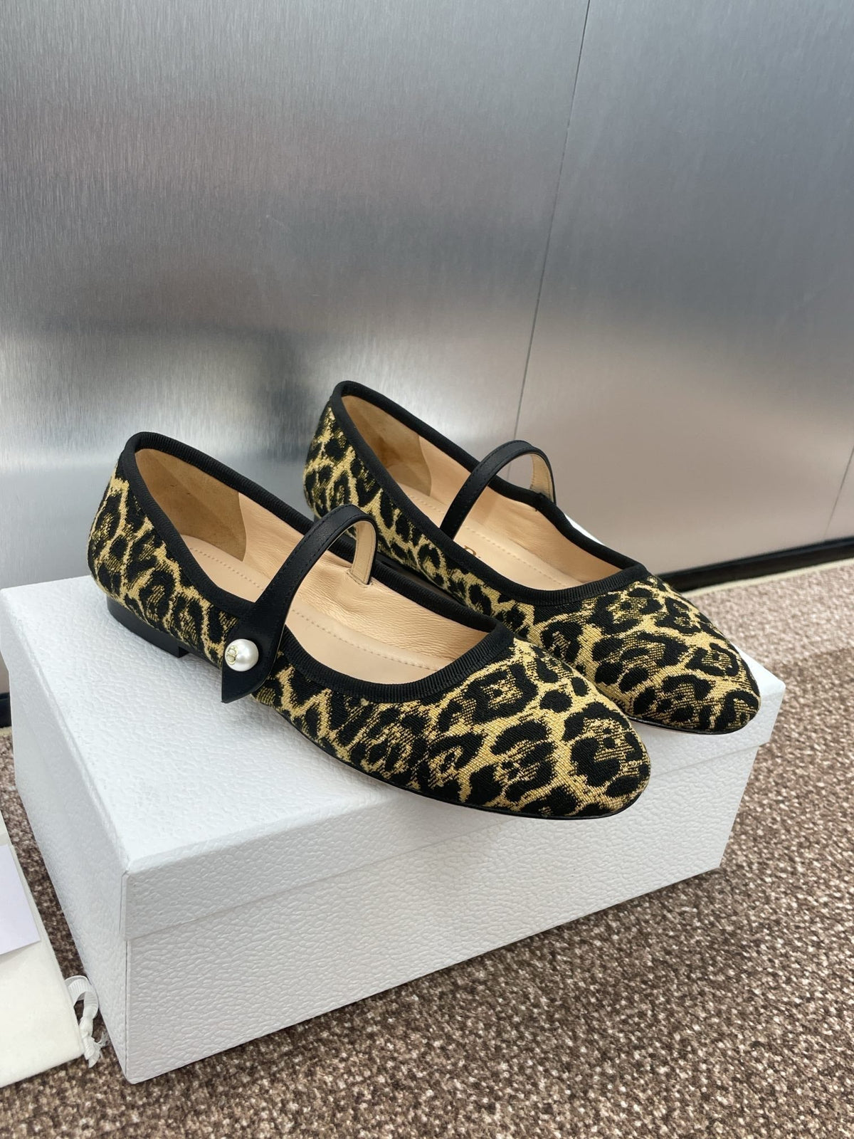 BALLET FLAT CAMEL PONY HAIR CALFSKIN WITH BROWN LEOPARD MOTIF