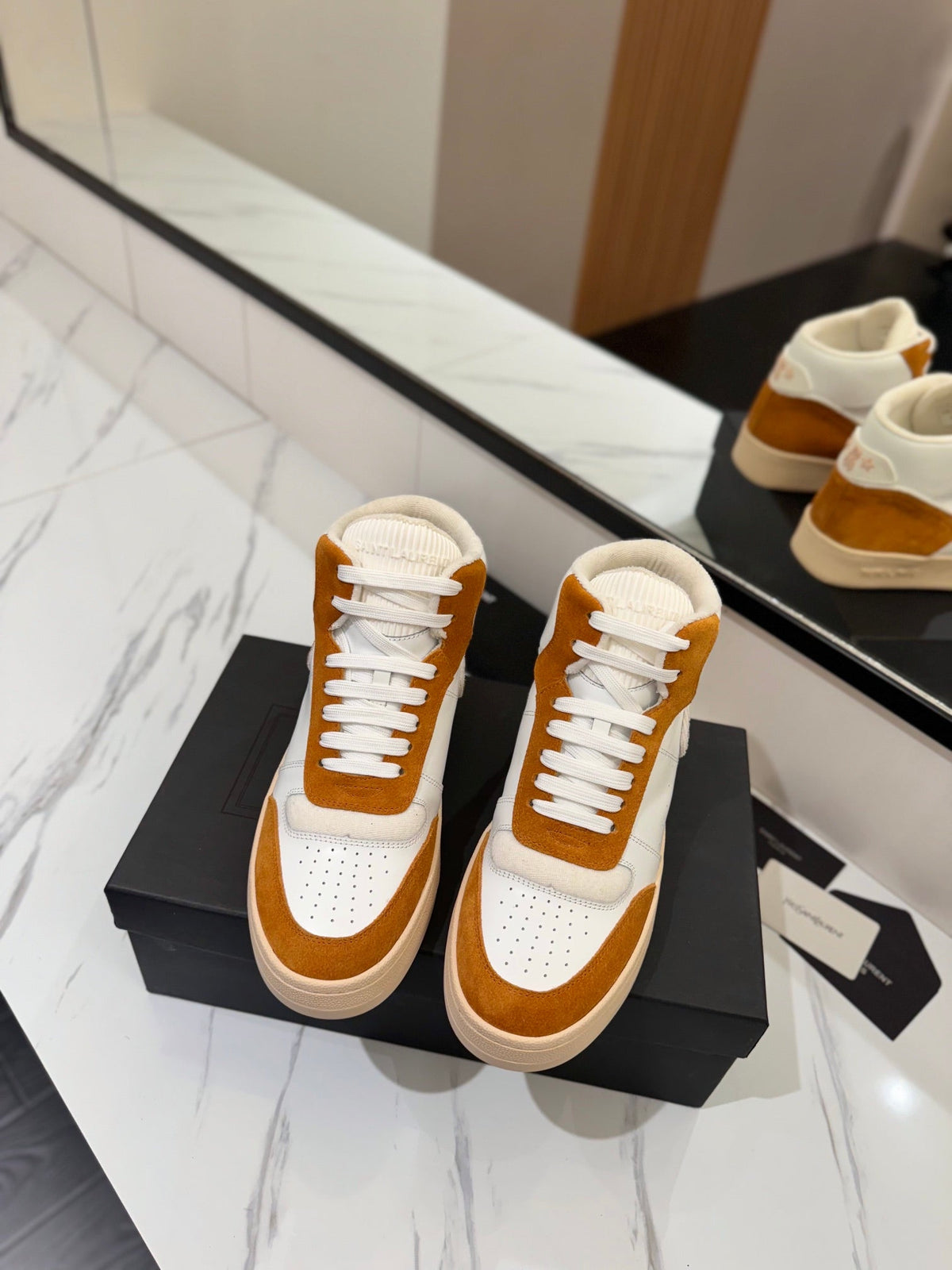 MID-TOP SNEAKERS IN WHITE PERFORATED LAMBSKIN AND BRONZE ORANGE SUEDE