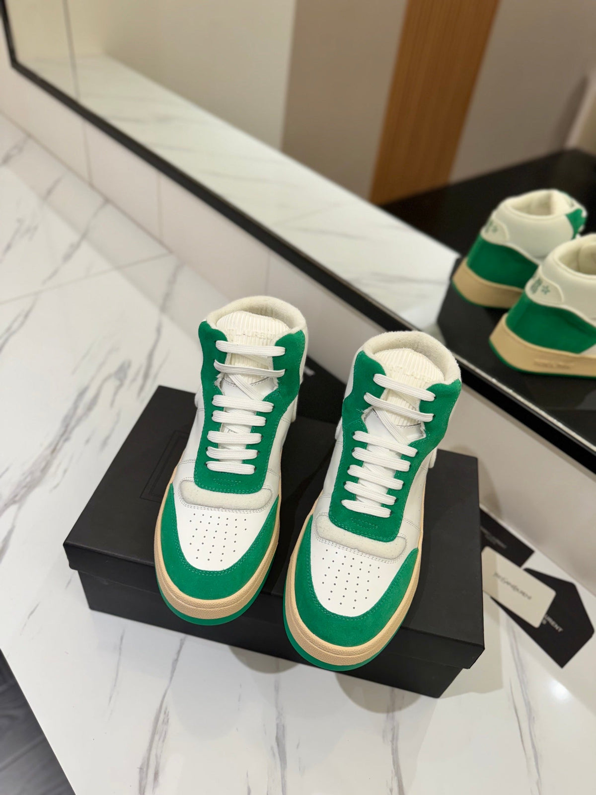 MID-TOP SNEAKERS IN WHITE PERFORATED LAMBSKIN AND GREEN SUEDE