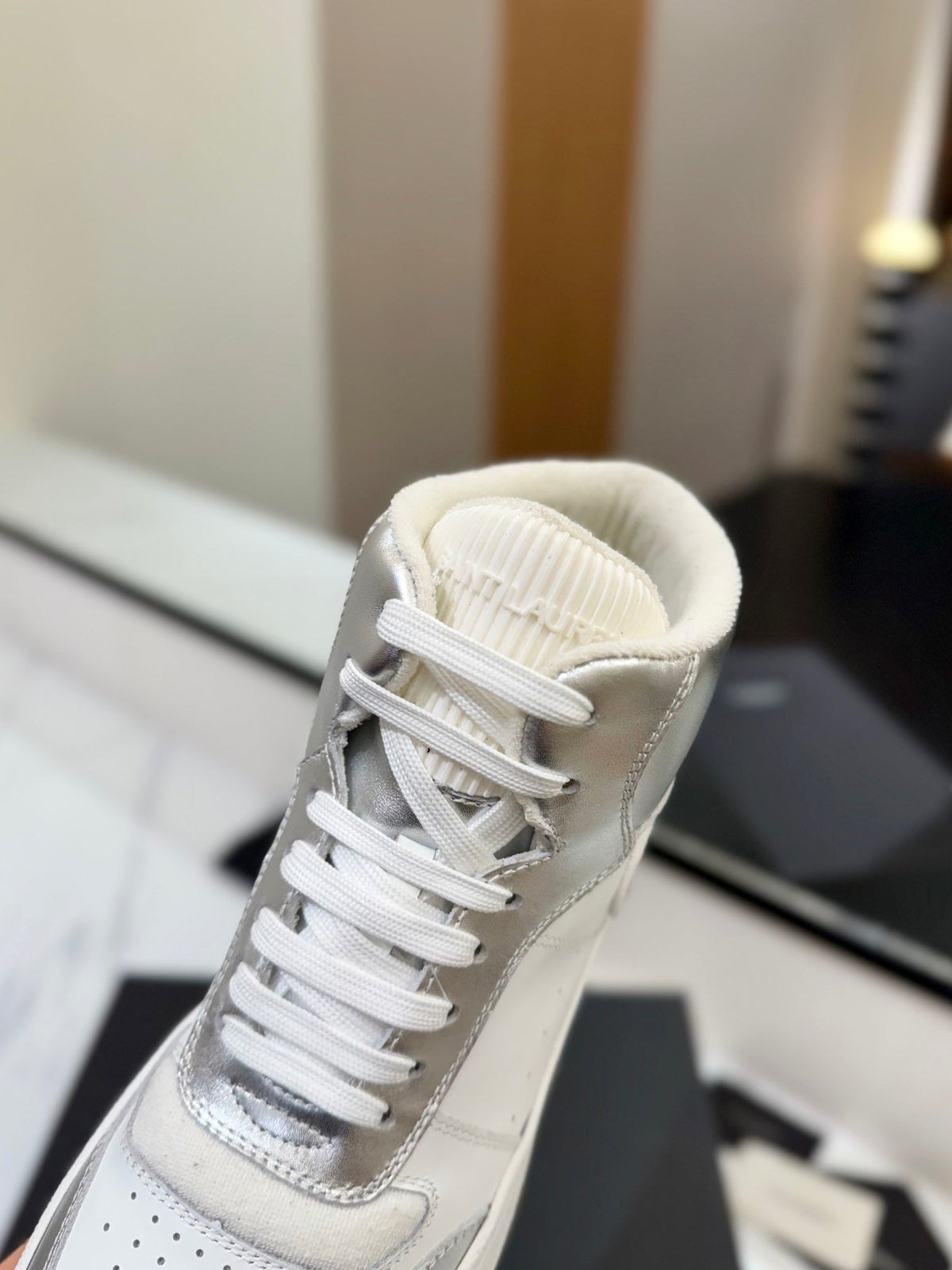 MID-TOP SNEAKERS IN SILVER MIX WHITE LAMBSKIN