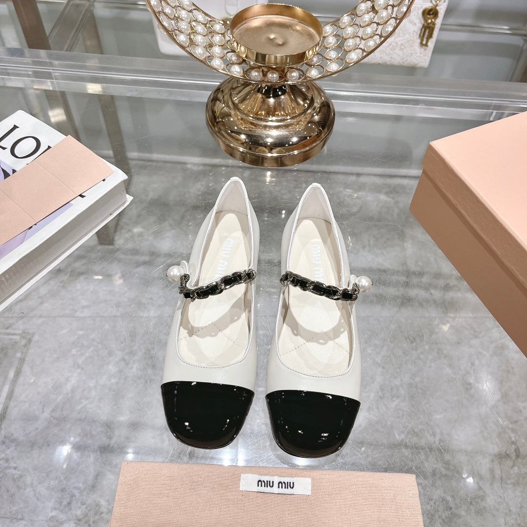 MARY JANE SANDAL CAP TOE WHITE SHEEPSKIN