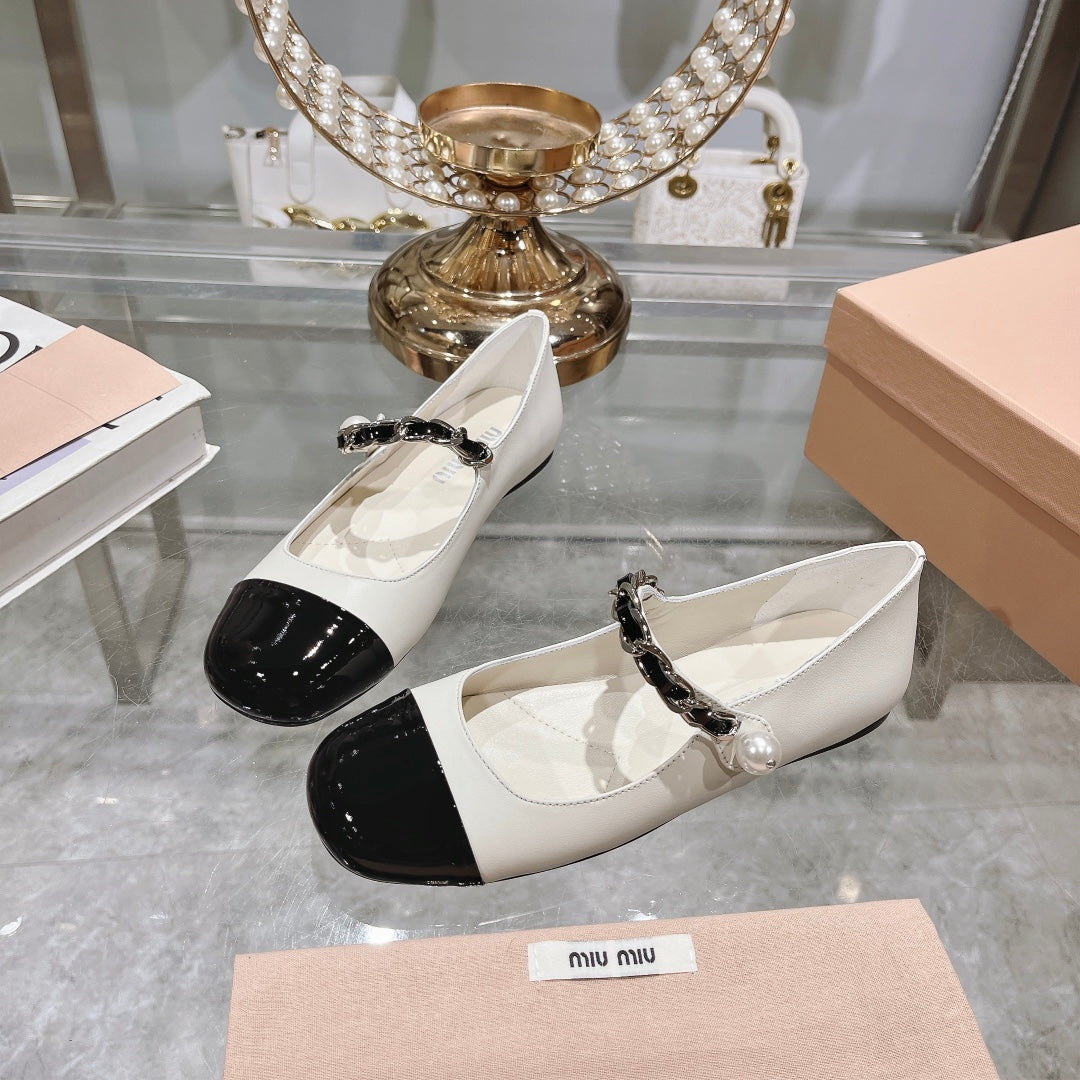 MARY JANE SANDAL CAP TOE WHITE SHEEPSKIN