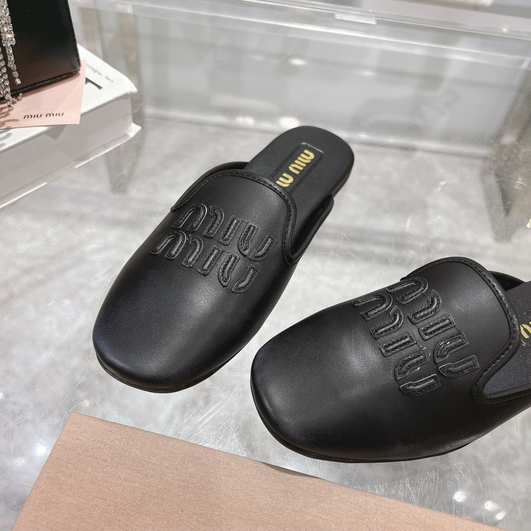 MULES SLIPPERS BLACK COWHIDE