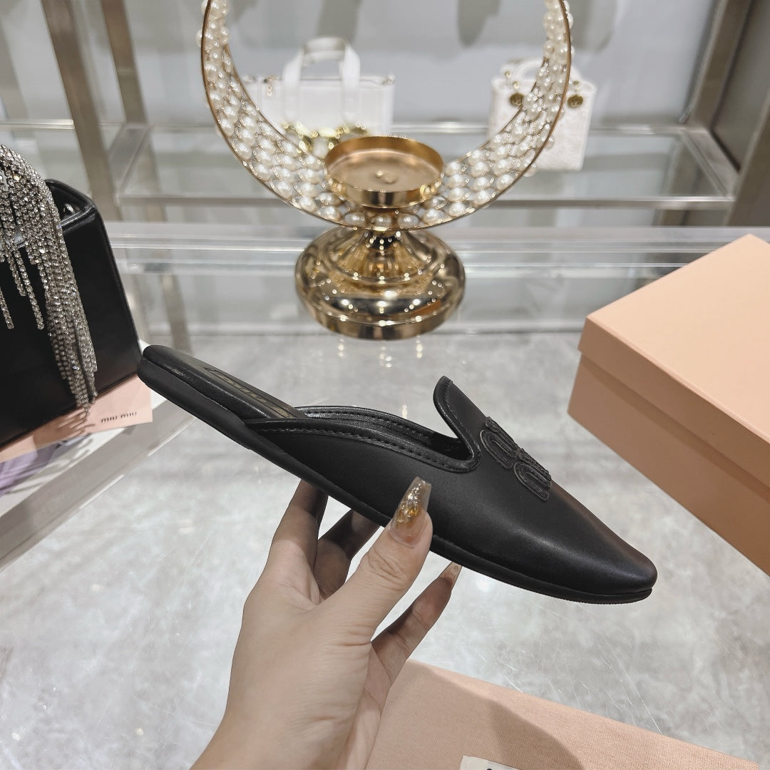 MULES SLIPPERS BLACK COWHIDE