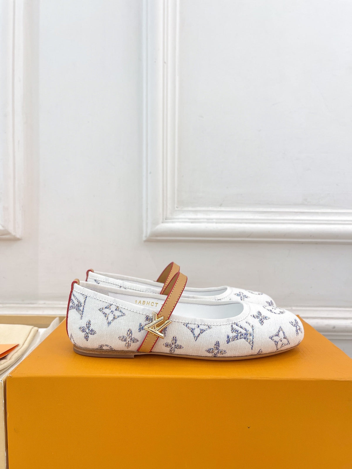 LV WOMEN ROMY FLAT BALLERINA IN WHITE MONOGRAM JACQUARD