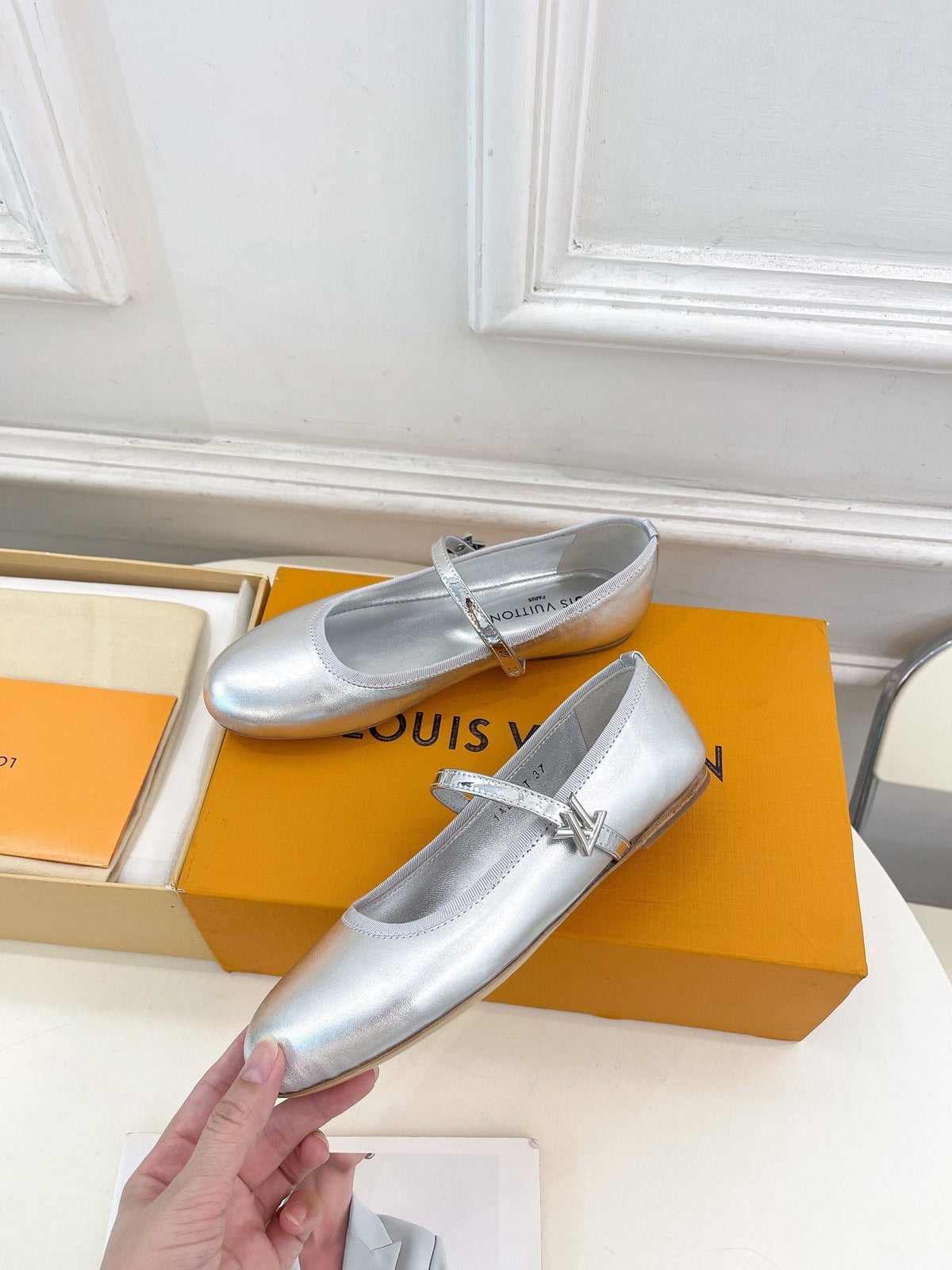 LV WOMEN ROMY FLAT BALLERINA IN SILVER METALLIC LAMBSKIN